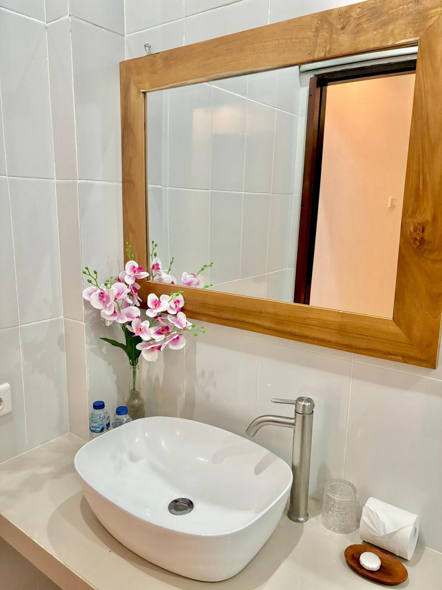 The Lima Home Stay In Canggu מראה חיצוני תמונה