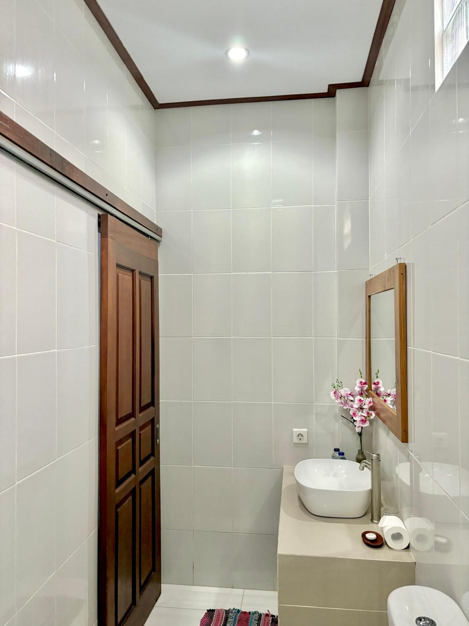 The Lima Home Stay In Canggu מראה חיצוני תמונה
